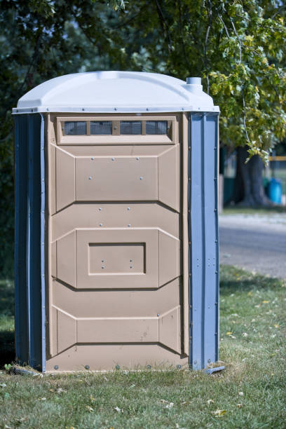 Best Portable bathroom rental  in Leesburg, FL